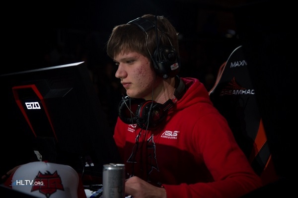 LGD Gaming 恭喜中路选手 xqw 出道两周年：坚定地走在自己的舞台上