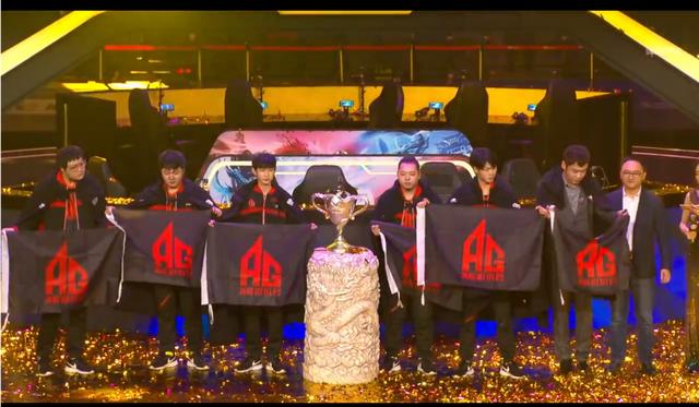 三核协作！ Zeus 杰斯重拾状态，两位C位稳稳收割 Hanwha Life Esports 的首局，击溃 KT Rolster