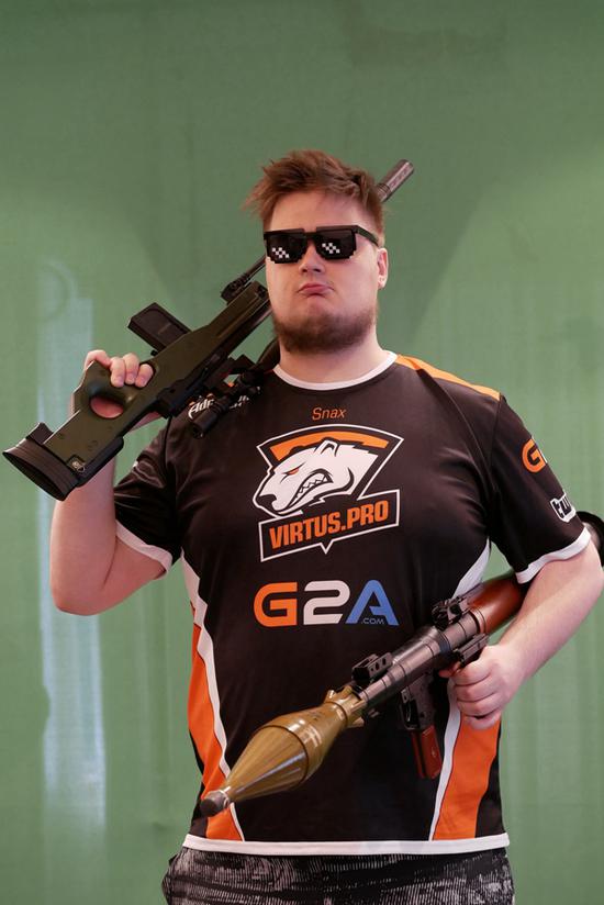 三核协作！ Zeus 杰斯重拾状态，两位C位稳稳收割 Hanwha Life Esports 的首局，击溃 KT Rolster