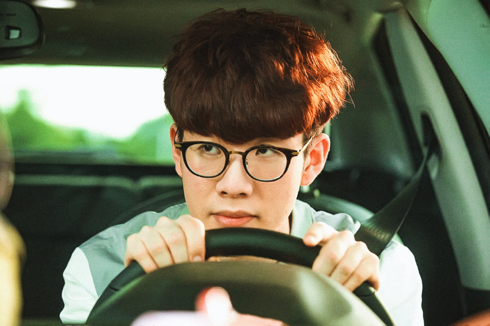 Yxl 在阿卡丽团战中的查普林式表现， Darwin 的蝎子铁钳无敌， Weibo Gaming 领先