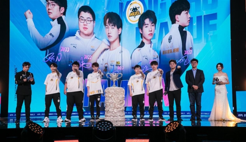 来自 Weibo Gaming 的祝福视频；团队成员：新年带来新事物，愿你所有的愿望都能成真！